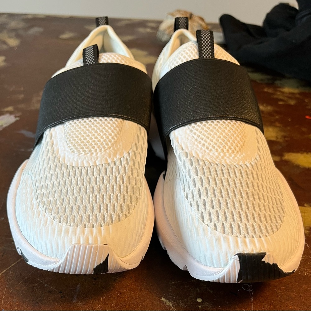 Size 10 Sorel Kinetic Impact sneakers